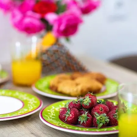 Aretousa Apt, Next To The Beach! Daire