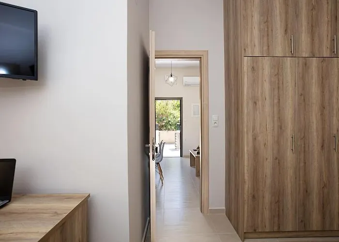 Aretousa Apt, Next To The Beach! *