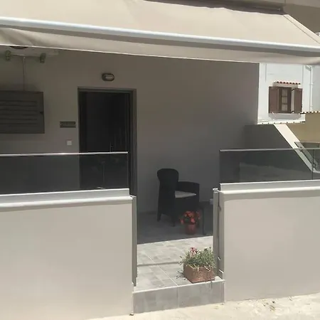 Daire Aretousa Apt, Next To The Beach!
