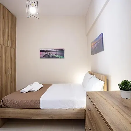 Aretousa Apt, Next To The Beach! Daire *